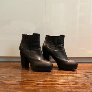 Steve Madden — Gabriella Black Leather Booties